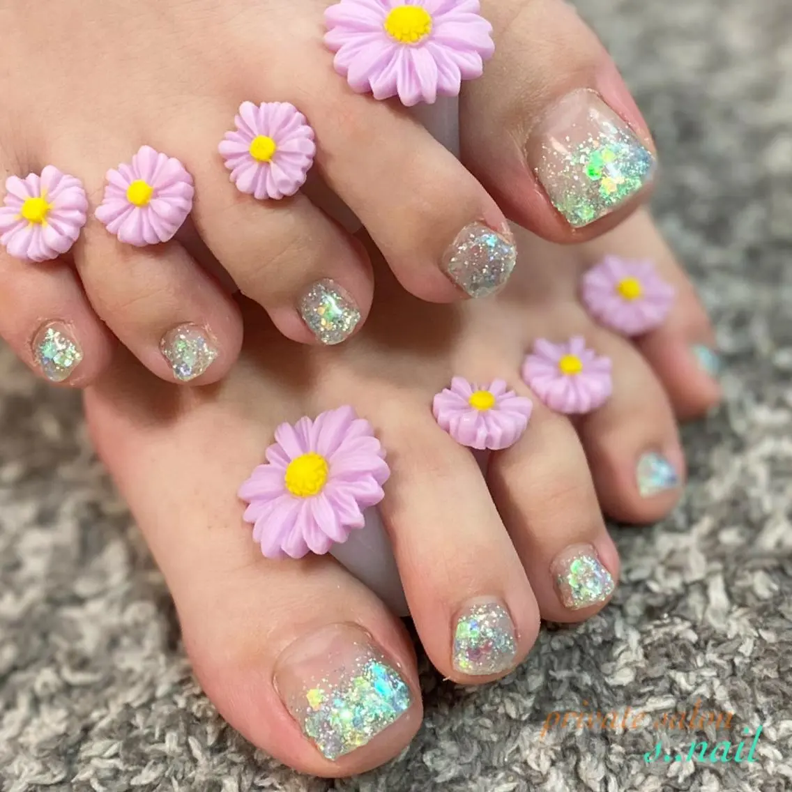 ネイル オーロラネイル キラキラネイル ラメ(グリッター) 水色 シルバー ハンドネイル フットネイル s..nail / MORITAのネイルデザイン
