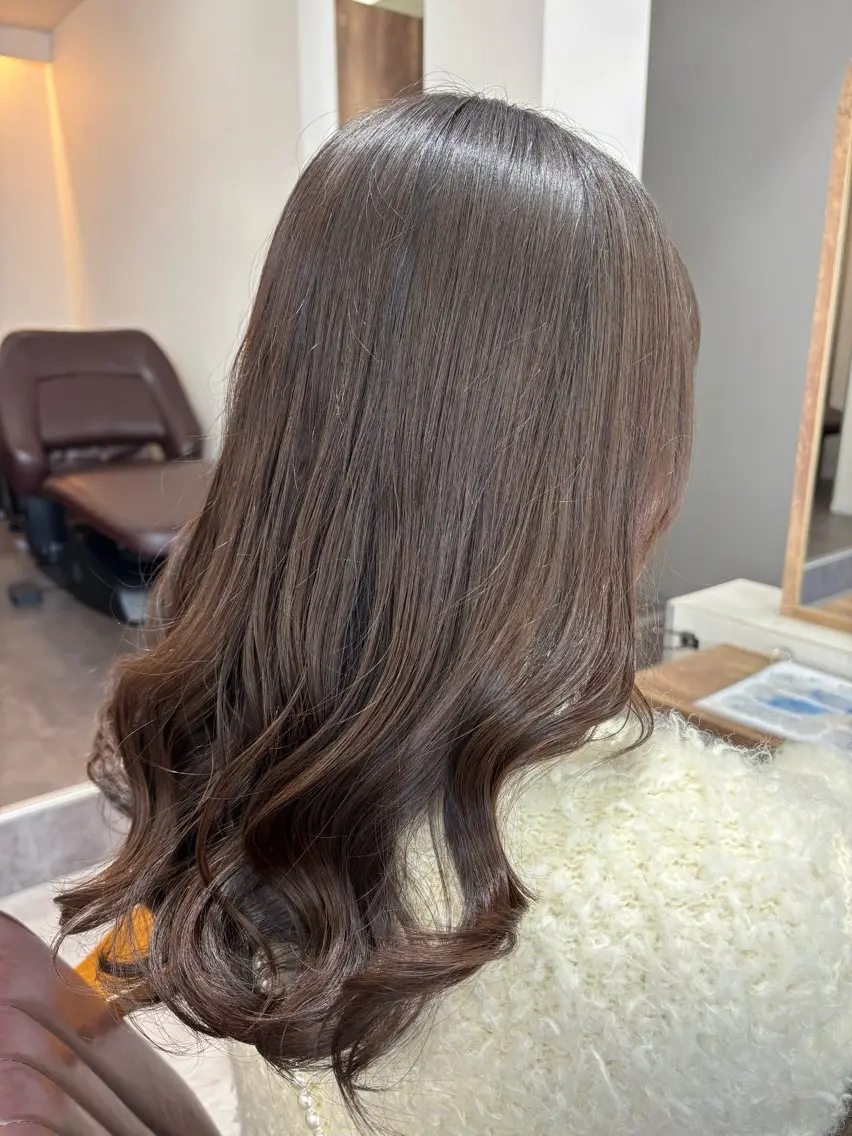 セミロング カラー ベージュカラー ブラウンカラー ブラウンベージュ 透明感カラー 学生 椎名 紗愛のヘアスタイル