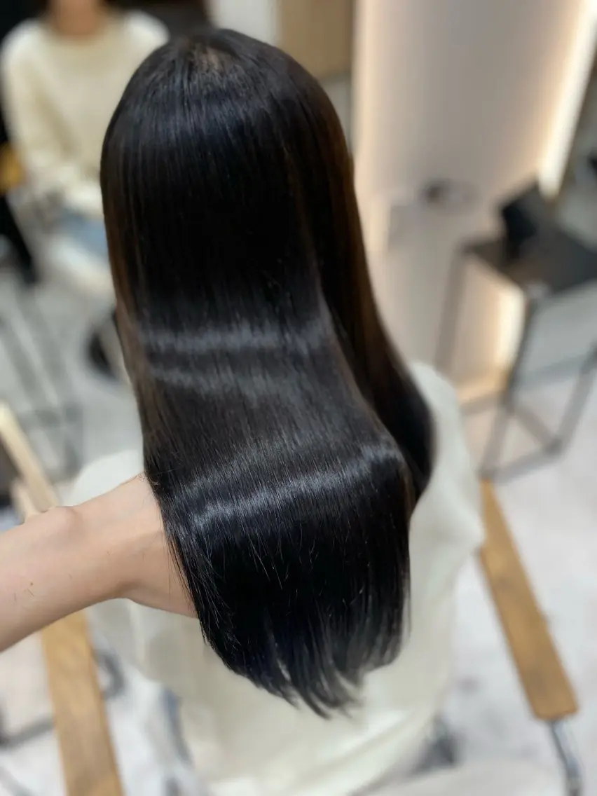 ロング カラー 黒髪 ブルーカラー ブルーブラック トリートメント カット ヘアカラー トリートメント 艶髪・透明感カラー・ 韓国ヘア・Yuriのヘアスタイル