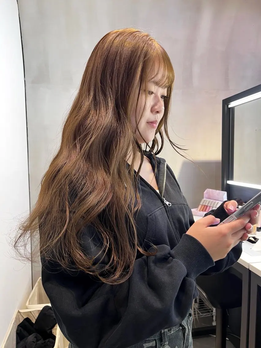 ロング カラー ベージュカラー ブリーチ ダブルカラー ブリーチなしカラー オリーブベージュ 友輝 /札幌美容師のヘアスタイル