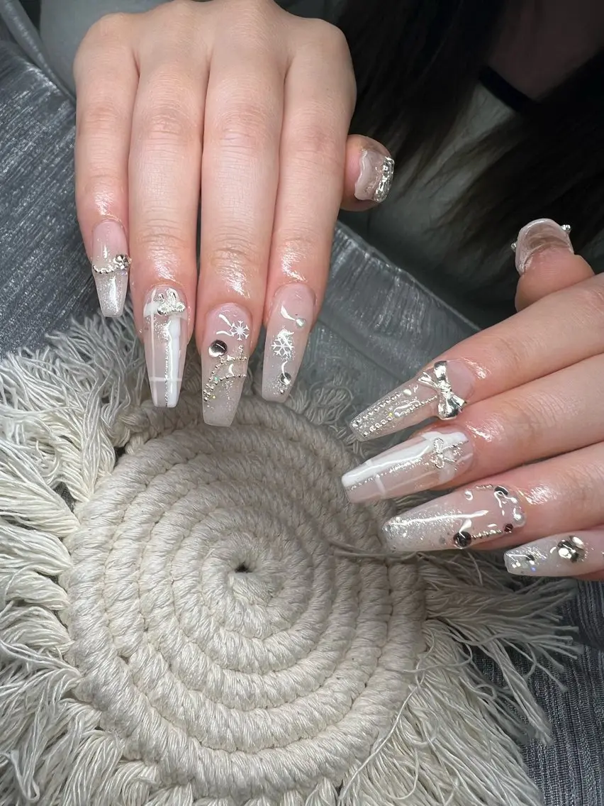 ネイル オーロラネイル チークネイル 長さ出し フットネイル フレンチネイル ハンドネイル Lee Nailsのネイルデザイン