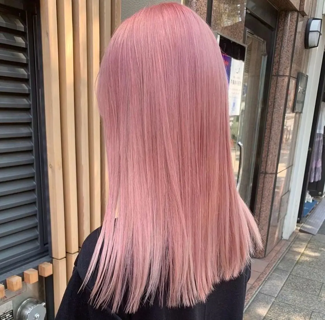 セミロング カラー ピンクカラー ホワイトピンク サキ🤍ハイトーン 🩰くびれ巻きヘアのヘアスタイル