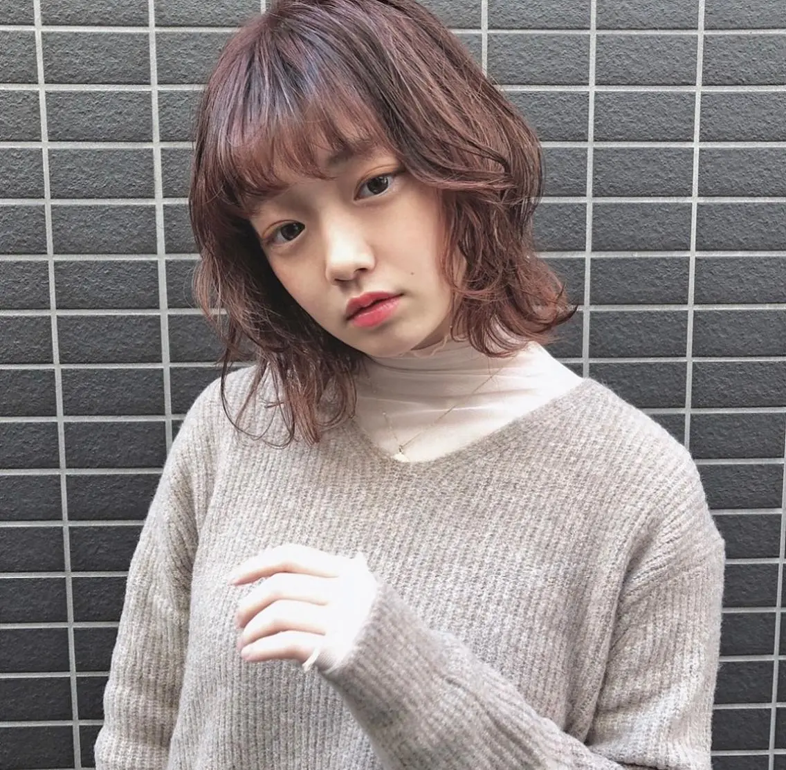 ミディアム カラー ヘアアレンジ レイヤーカット 外ハネヘア KANA/ボブ/ インナーカラー/艶髪のヘアスタイル
