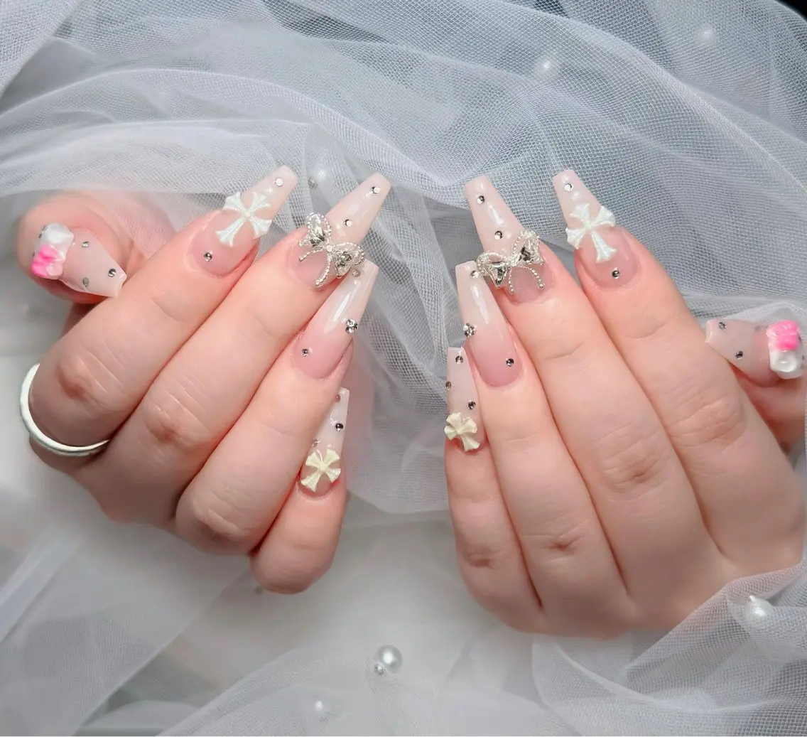 ネイル アートネイル ボルドー フレンチネイル ジェルネイル 氷ネイル・うるうるネイル ハンドネイル Julie Nail Hinのネイルデザイン