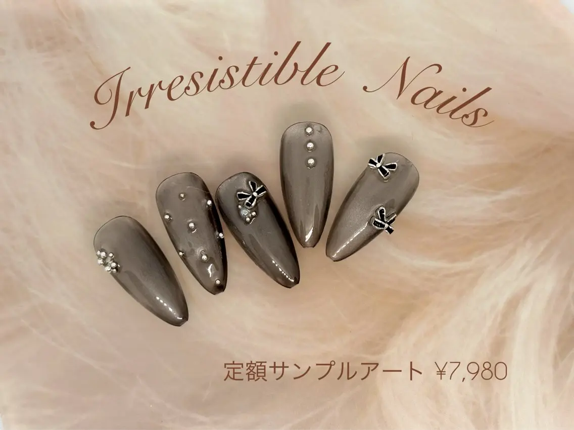 ミディアム イレジスティブル ネイルズのネイルデザイン