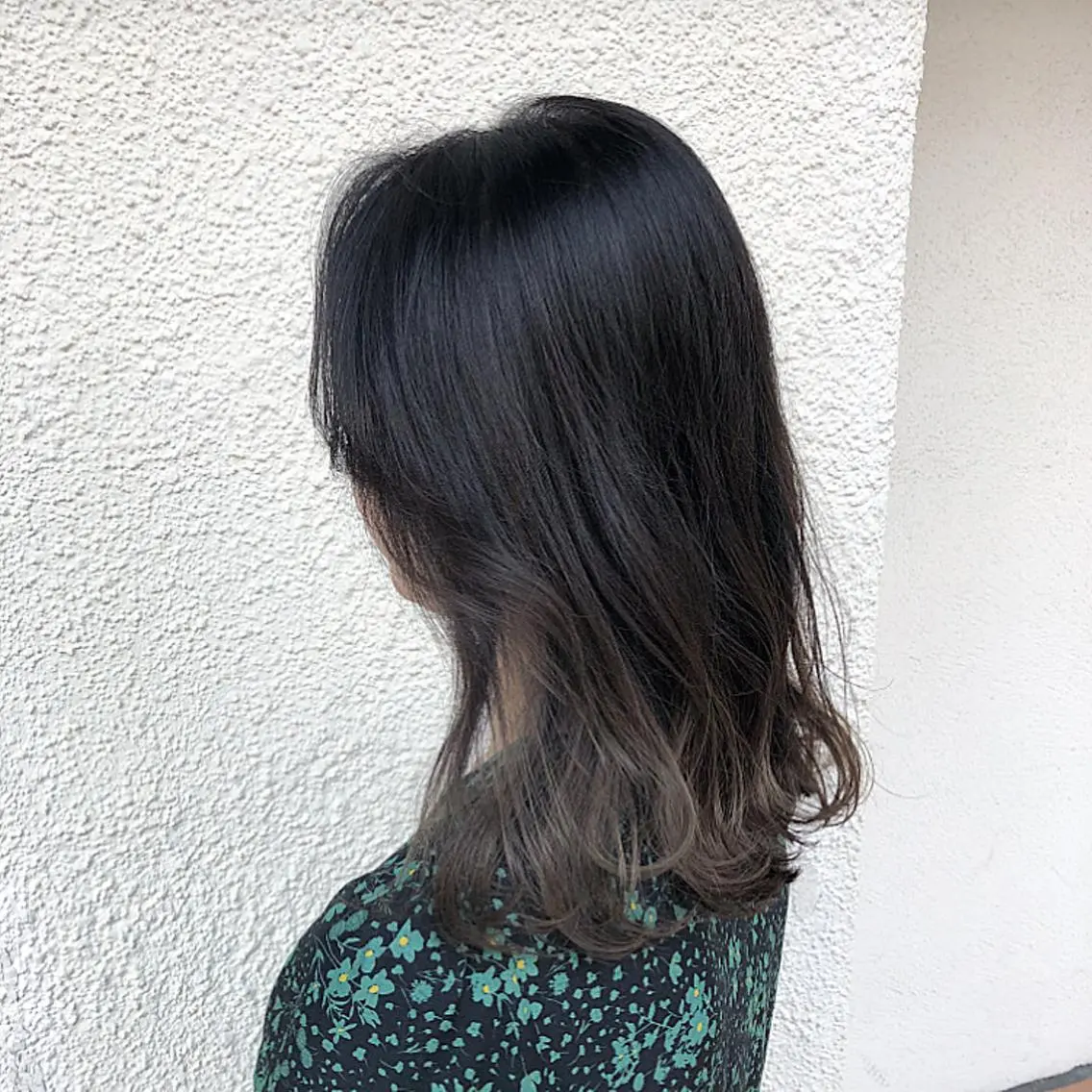 カラー kana .オリーブ /ナチュラルヘアのヘアスタイル