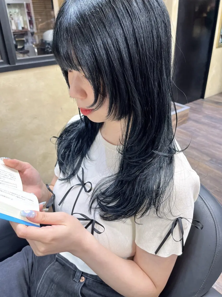 セミロング カラー ヘアアレンジ 黒髪 ブルーカラー ブルーブラック レイヤーカット カット ヘアカラー トリートメント 学割有り/清楚/韓国 風/レイヤー/拓朗のヘアスタイル