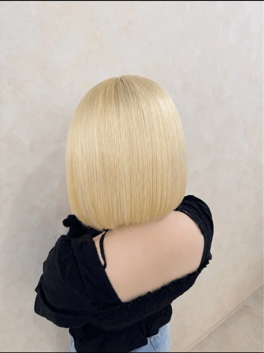 ショート カラー 抜きっぱなしブロンド ブロンド ヘアカラー トリートメント ヘアセット 小川 新大のヘアスタイル