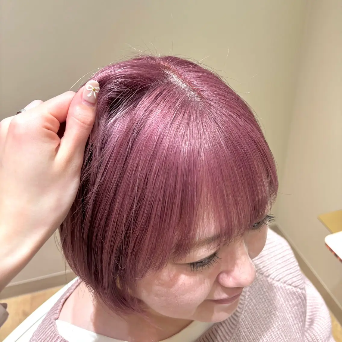 ショート カラー ブリーチ ピンクカラー ホワイトピンク ヘアカラー トリートメント miwa♡暖色カラー 盛れる顔周り.ヘアメのヘアスタイル