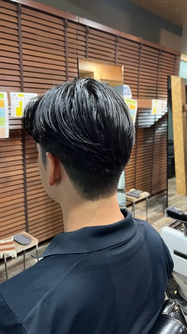 ミディアム センター分けマッシュ 募集中‼️荻沼快のヘアスタイル