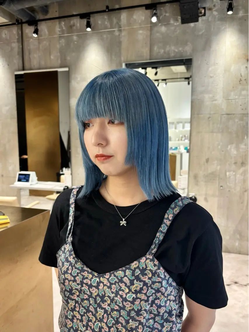 ロング カラー ブリーチ ブルーカラー デザインカラー mina🪐立川駅/ 無料ショートカットのヘアスタイル