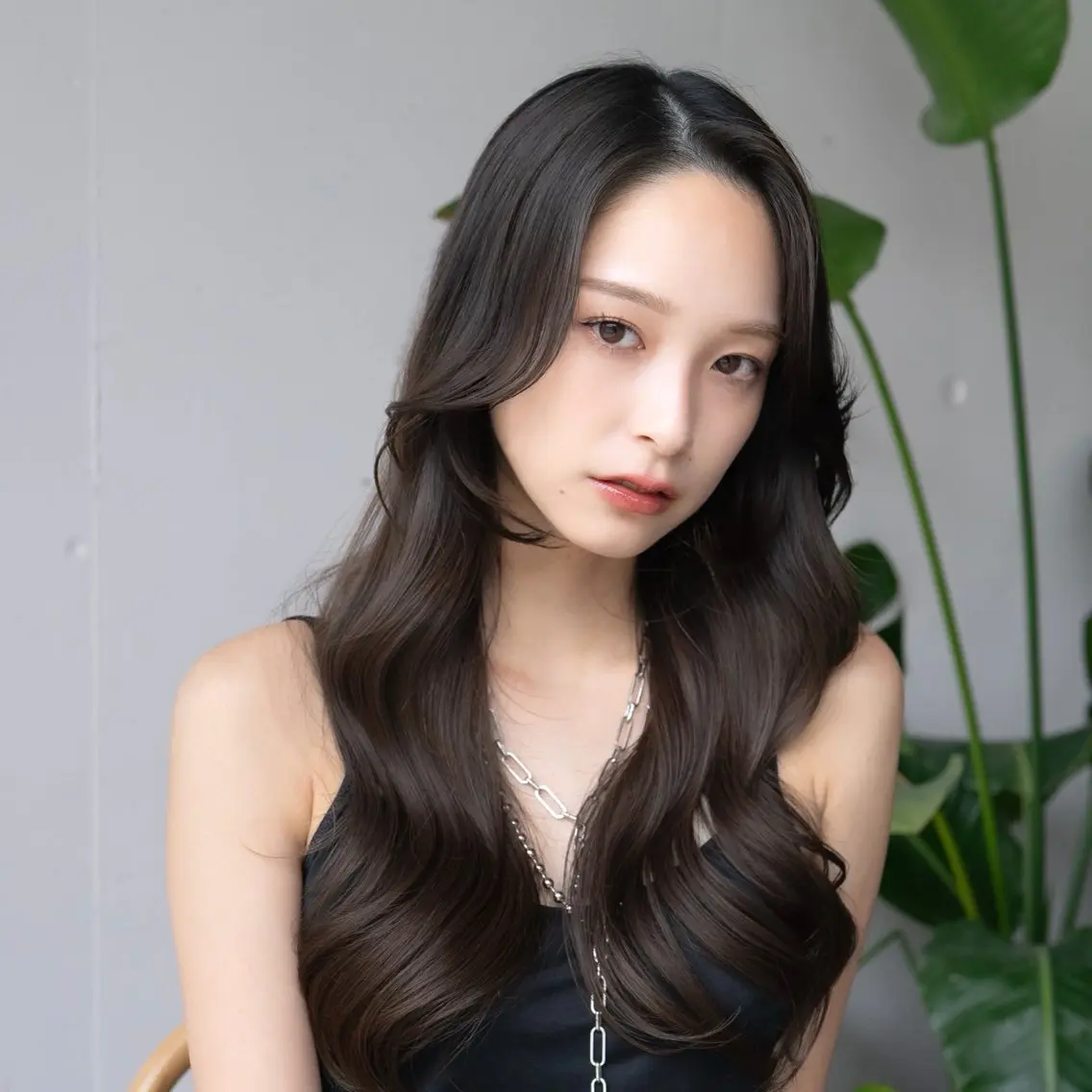 ロング 顔周りカット レイヤーカット トリートメント カット ヘアカラー トリートメント まとまるレイヤー カット/透明感カラーのヘアスタイル