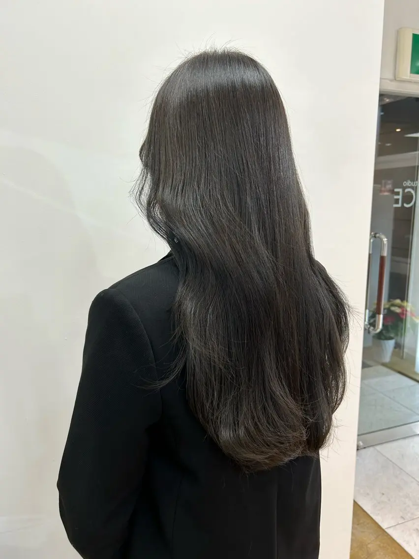 ロング カラー 小澤 志穂のヘアスタイル