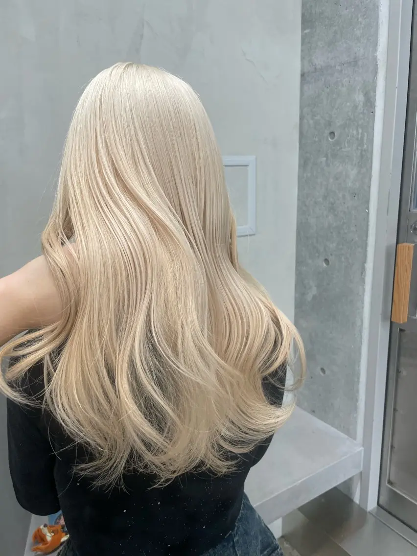 ロング カラー ブリーチ ブロンド ホワイトブロンド トリートメント カット ヘアカラー トリートメント トレンドカラー🥣／ ヘアアレンジ✩.*˚のヘアスタイル