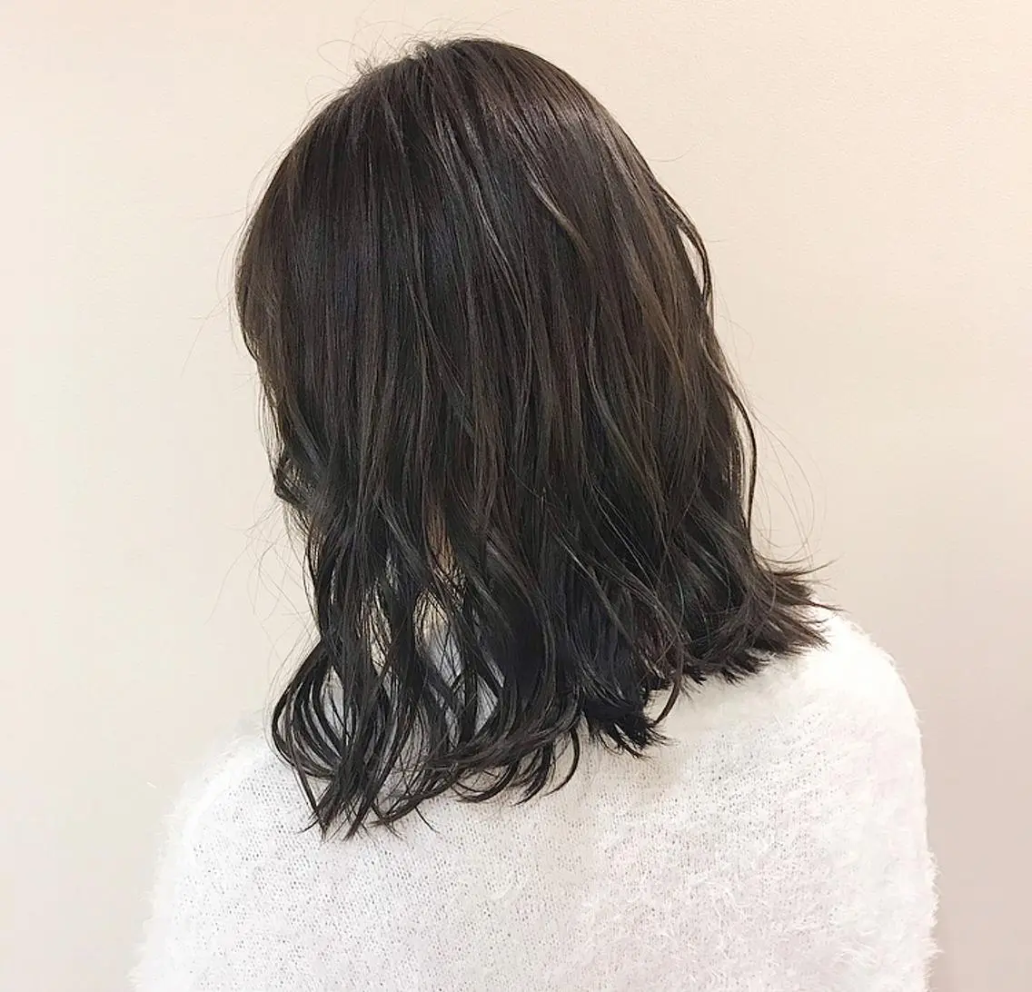 ミディアム カラー 顔まわりカット✄ ベージュカラー🧸のヘアスタイル