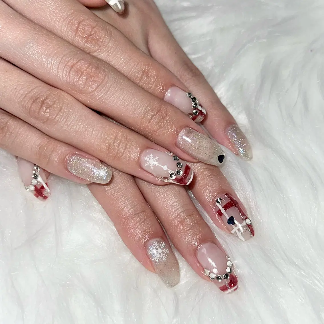 ネイル 冬ネイル LAUR Natsukiのネイルデザイン
