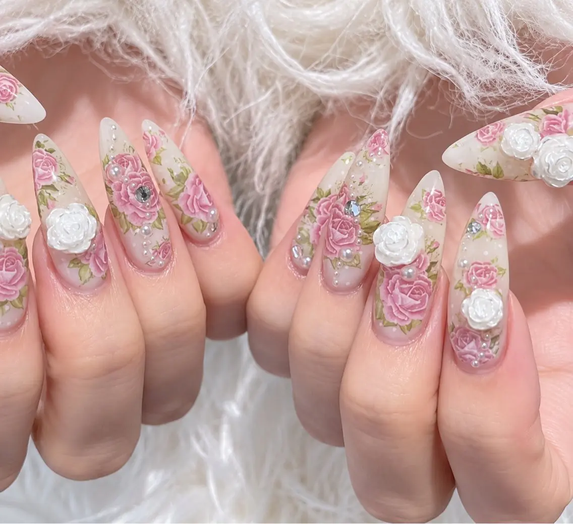 ネイル ハンドネイル いちごちゃん Aureaのネイルデザイン
