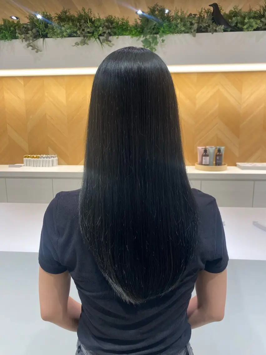 ロング カラー 黒髪 ブルーカラー ブルーブラック ヘアカラー トリートメント stair:case 🌱Fuka🌱🦖のヘアスタイル