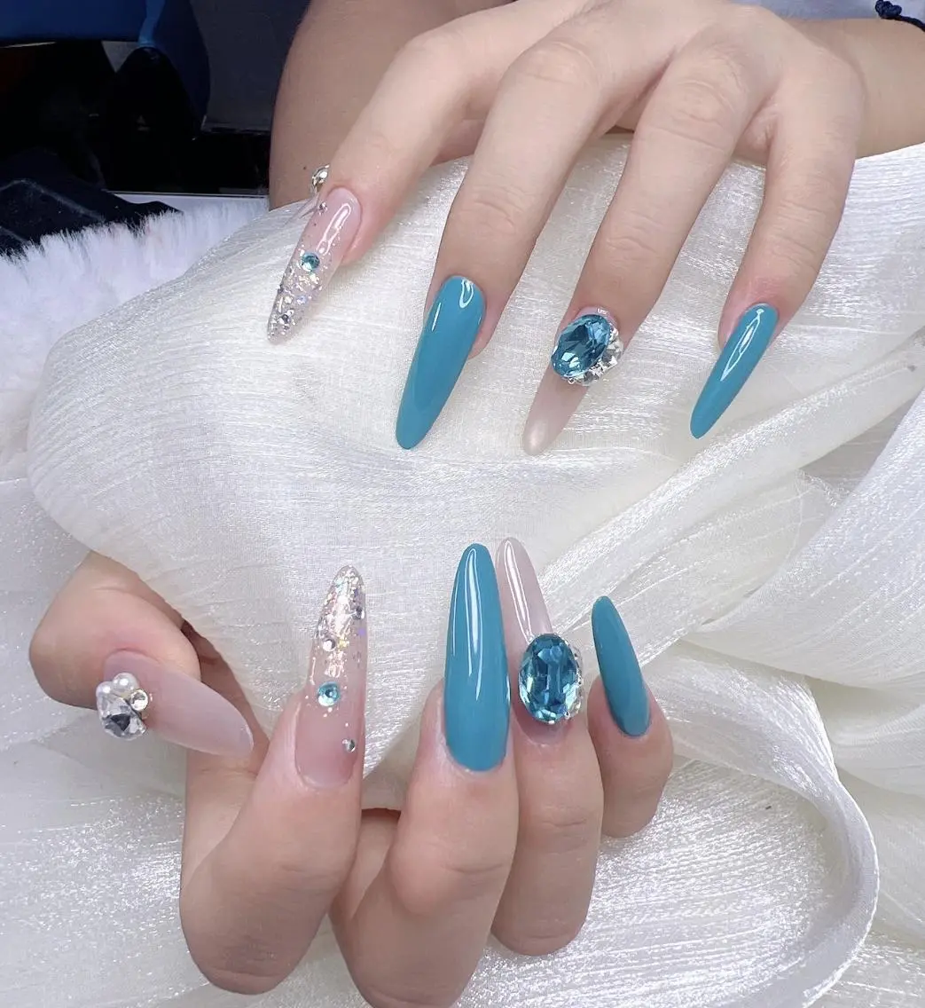 ネイル アートネイル オーロラネイル チークネイル 成人式 長さ出し Kana🌻マツエク &Nailサロン💛のネイルデザイン