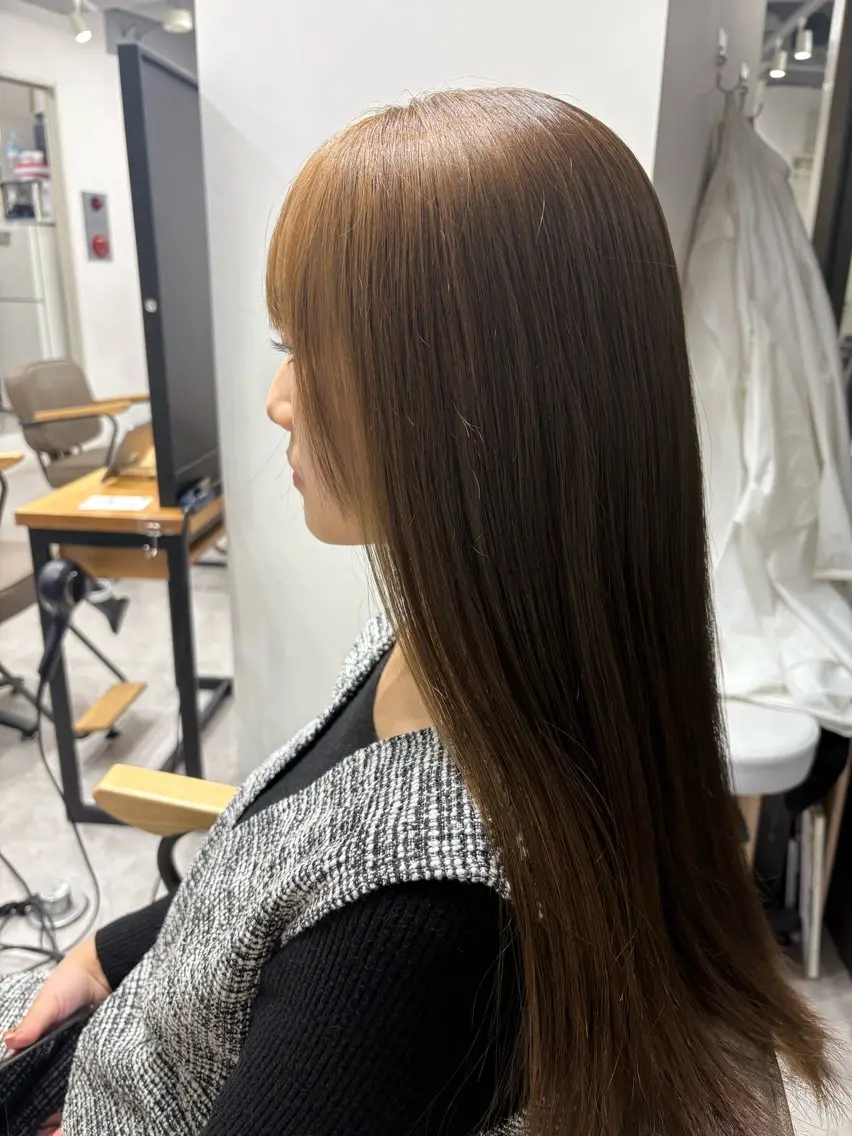 ロング カラー ベージュカラー オリーブベージュ ヘアカラー ミツイシ ユウワのヘアスタイル