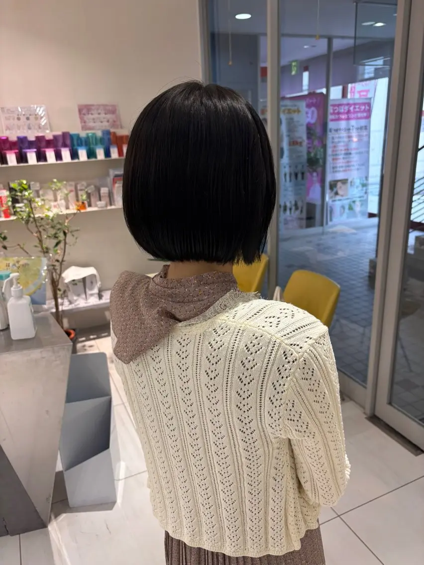 カラー 林 彩音のヘアスタイル