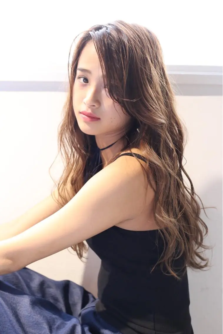 韓国式カット+ブリーチなし透明感カラーの写真