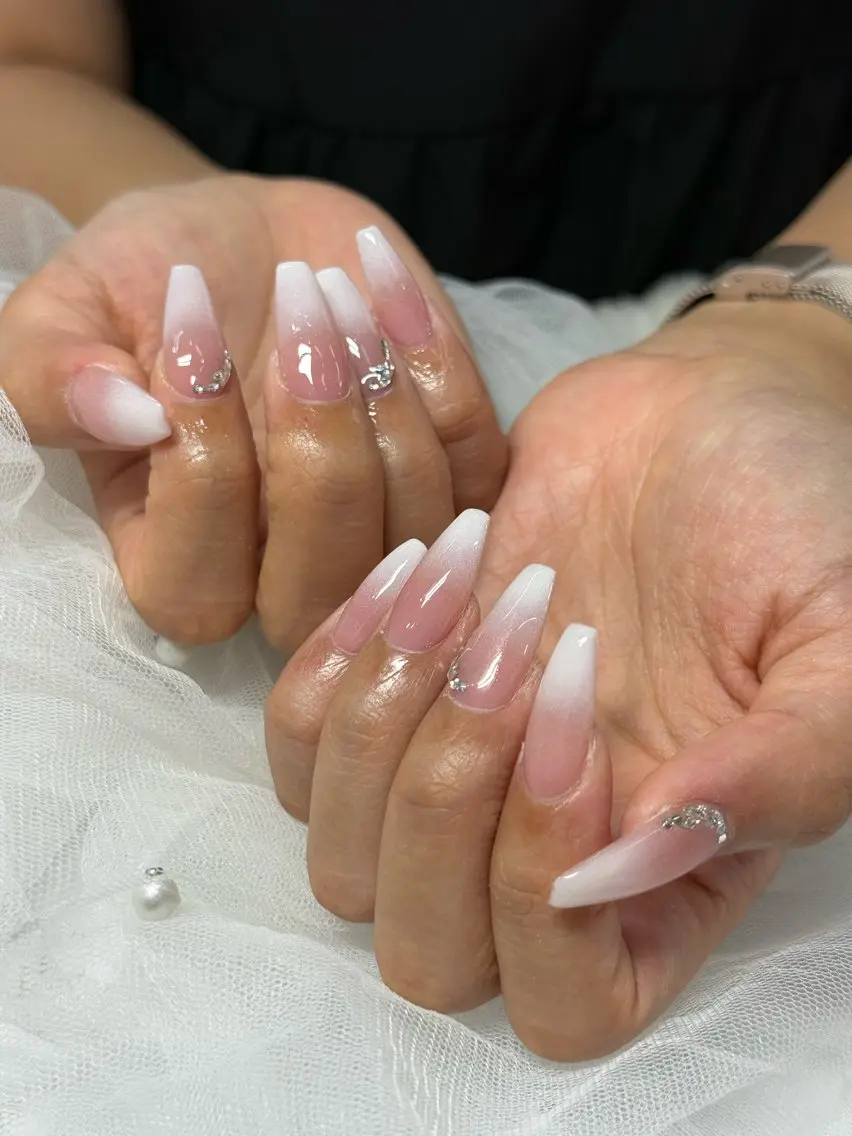 ネイル ストーンネイル WOLTOKYO渋谷 yunaのネイルデザイン