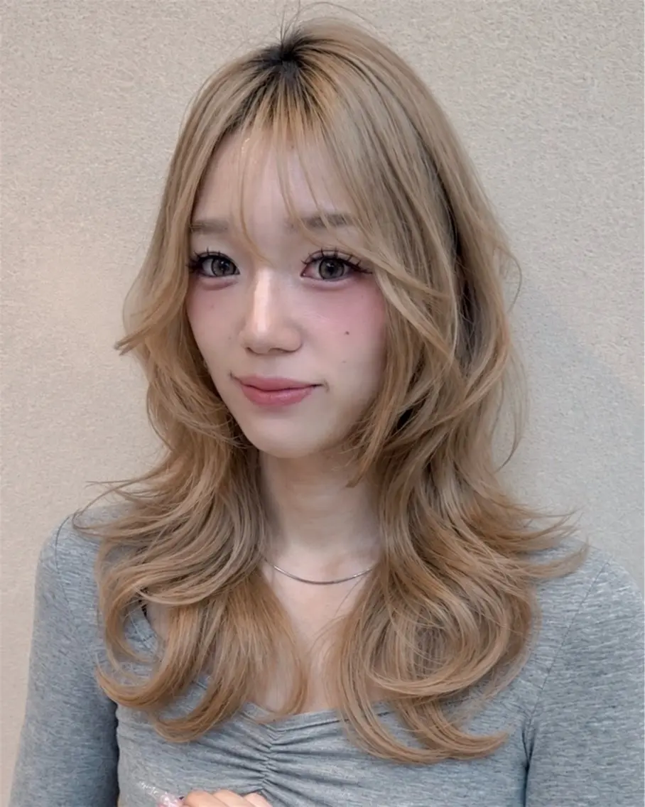 ロング カラー ロングレイヤー ベージュカラー ブリーチ ブロンド ハイトーンカラー ヘアカラー 【限定SALE✨】 💚モエリ💚のヘアスタイル