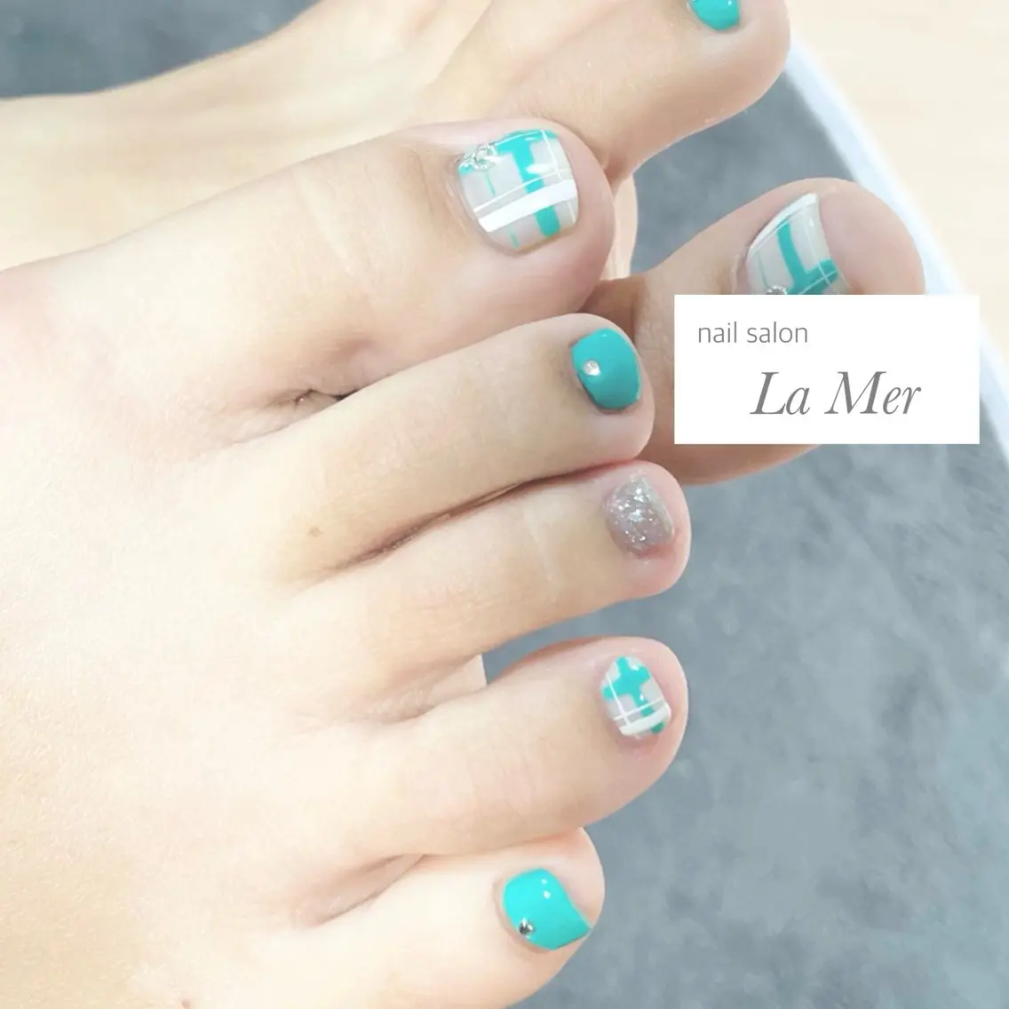 ネイル フットネイル ジェルネイル ピンク ホワイト フットネイル nailsalon La Merのネイルデザイン