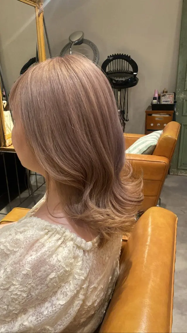 ミディアム SAKI サキのヘアスタイル