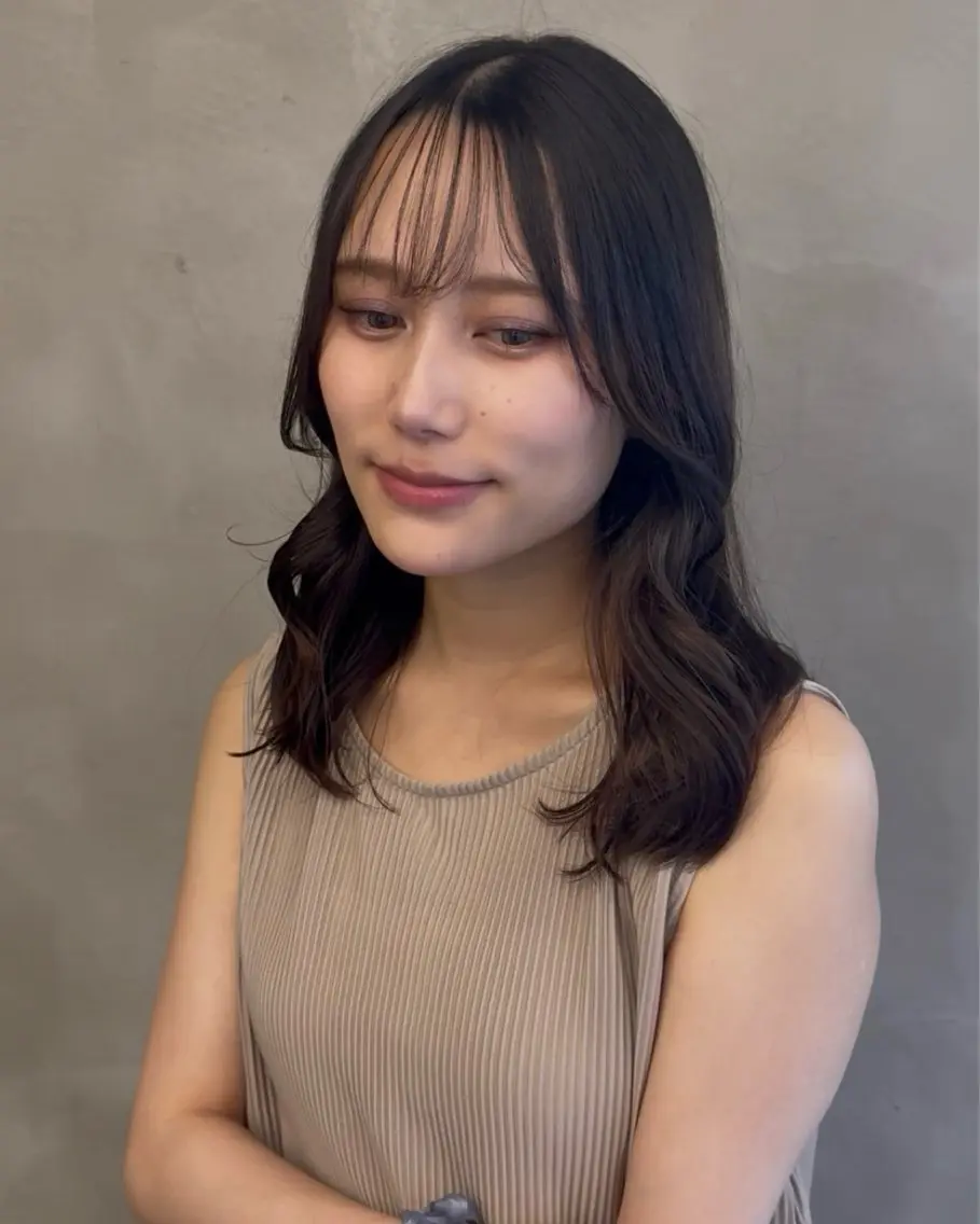 ミディアム くびれヘア 韓国風ヘア 坪井 楓のヘアスタイル