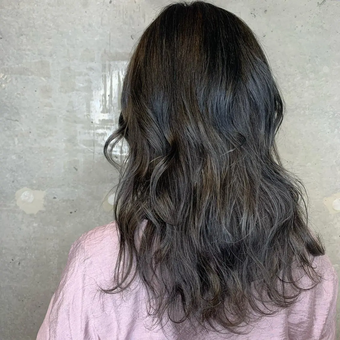 ロング カラー グレージュ 梅本 有希のヘアスタイル