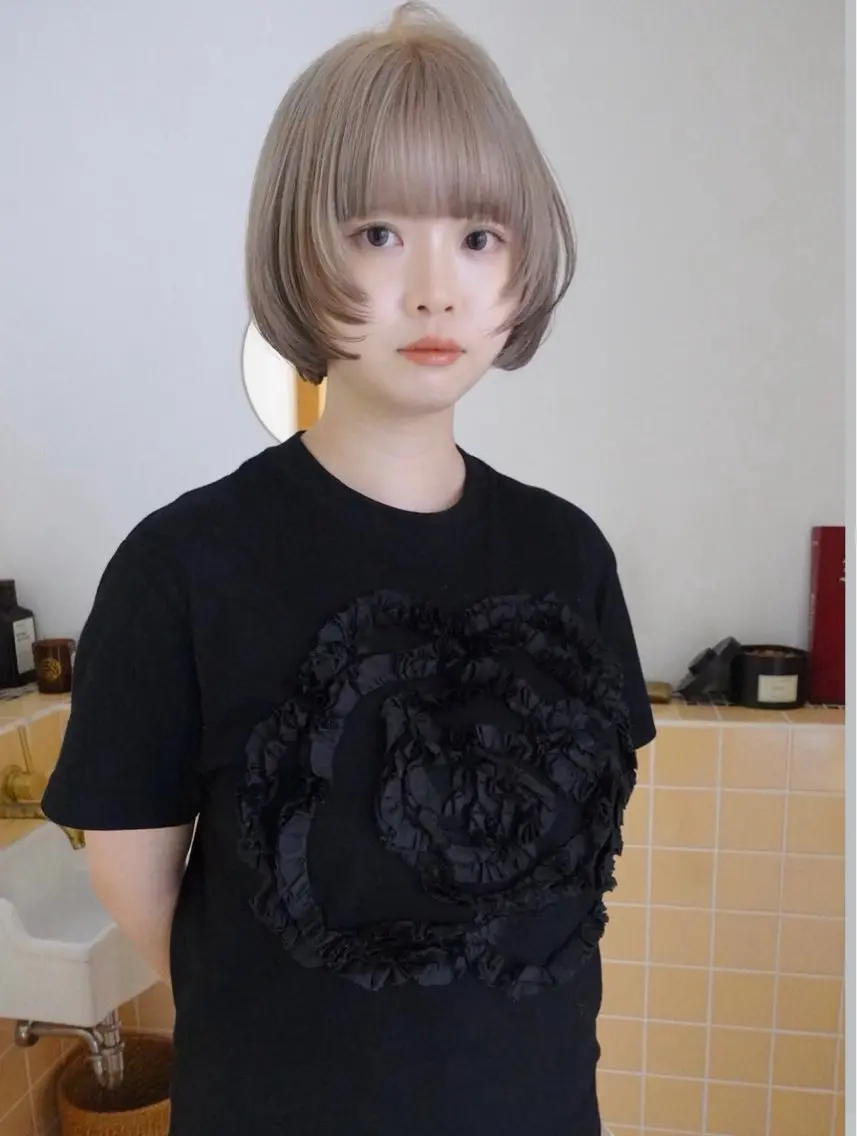 ショート カラー レイヤーカット sora/ ブリーチ&透明感のヘアスタイル
