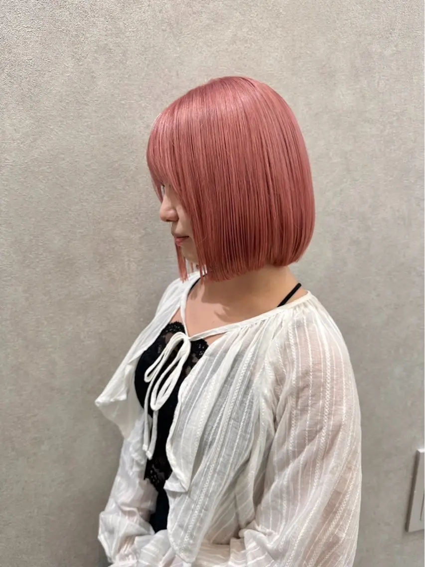 カラー karin ボブハイトーンのヘアスタイル