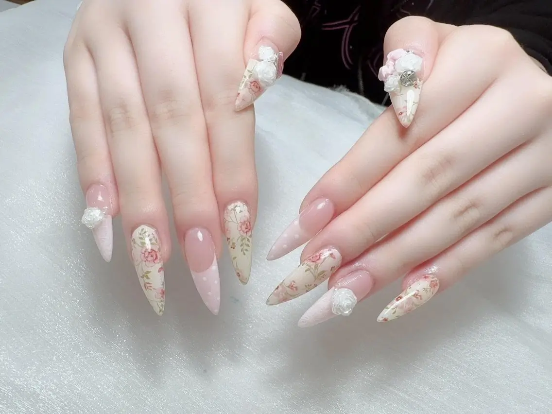 ネイル フレンチネイル 韓国ネイル マグネットネイル ニュアンスネイル オフィスネイル ハンドネイル ハンドケア Hara Nail 【持ち込みOK】のネイルデザイン