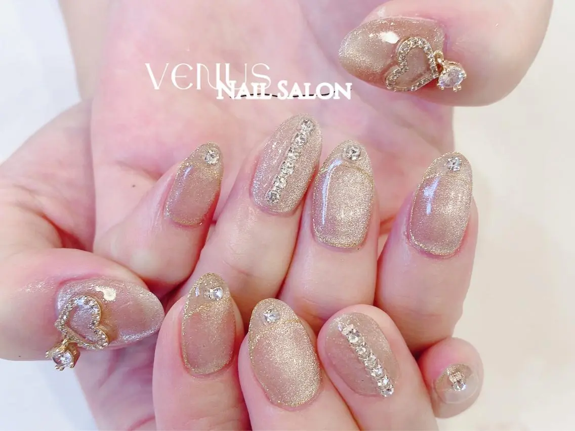 ミディアム VENUS Nail ★池袋徒歩2分のネイルデザイン