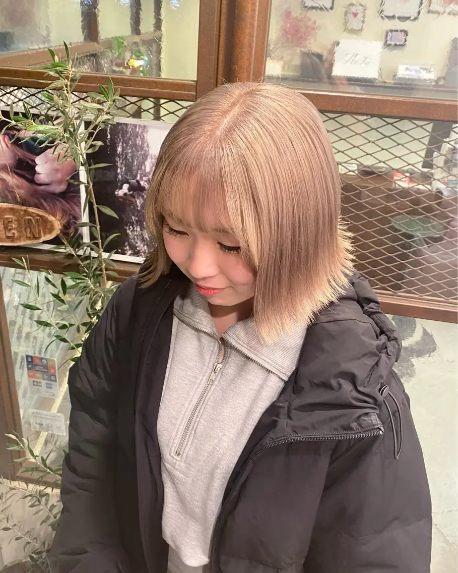 ショート カラー ベージュカラー ブリーチ ミルクティーベージュ ボブ ウチダ ユウヤのヘアスタイル