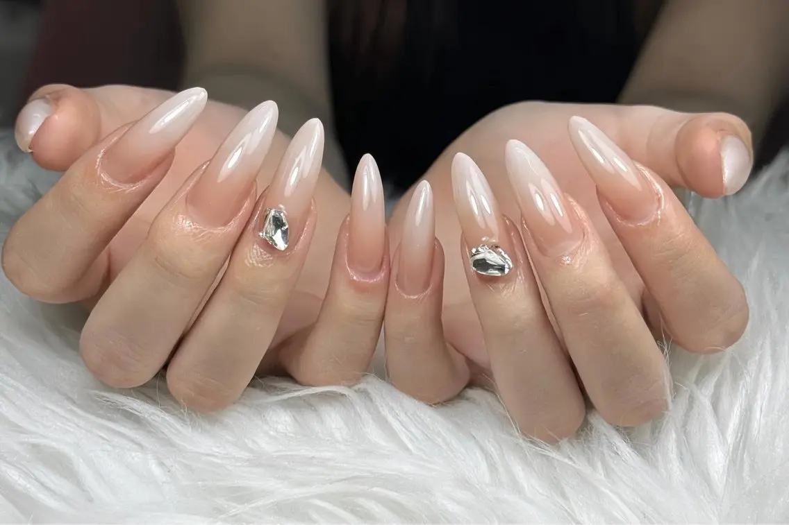 ネイル アートネイル ボルドー フレンチネイル ジェルネイル 氷ネイル・うるうるネイル ハンドネイル Yuki Nailsalonのネイルデザイン