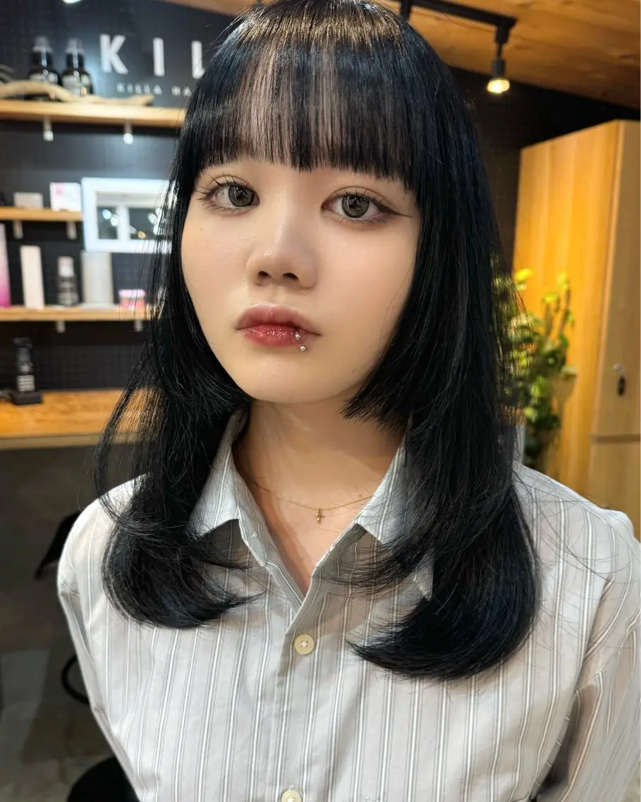 ミディアム カラー ミディアムレイヤー 顔まわりレイヤー 顔周りカット ハッシュカット レイヤーカット カット ヘアカラー トリートメント ブリーチダブルカラー ハイライト/山本喜熙のヘアスタイル