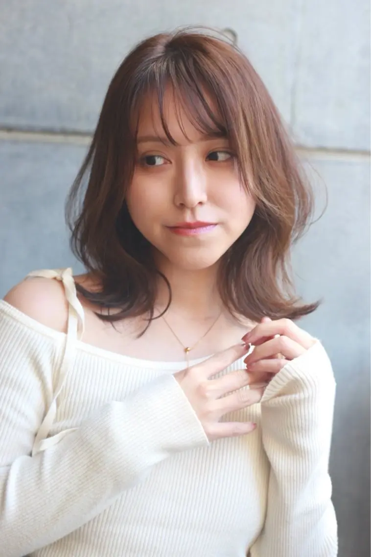 ミディアム emu 公式のヘアスタイル