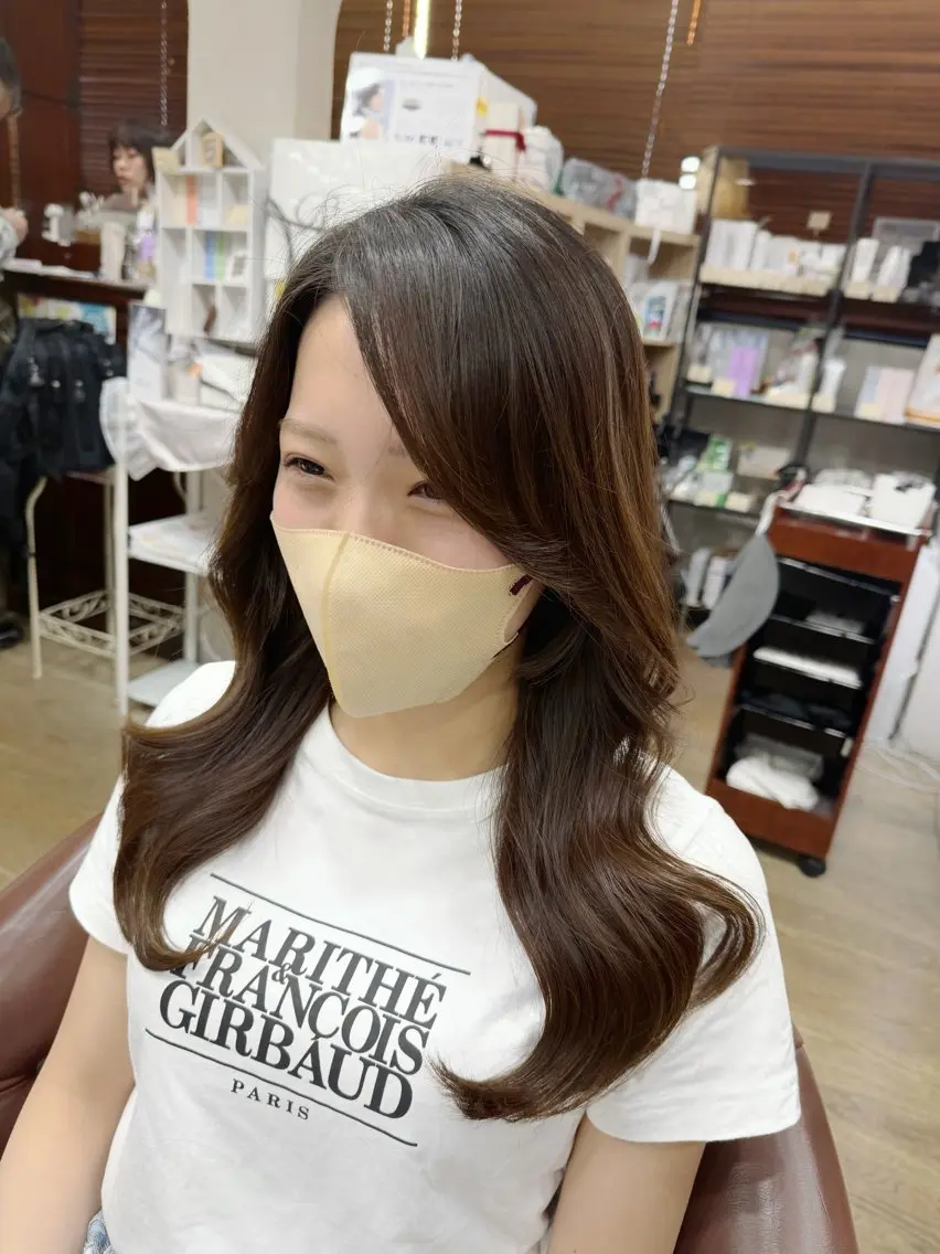 セミロング カラー カット 中東 真子のヘアスタイル
