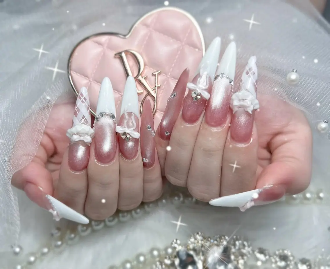 ネイル アートネイル ジェルネイル 韓国ネイル ニュアンスネイル ハンドネイル Luna Nail.Novaのネイルデザイン