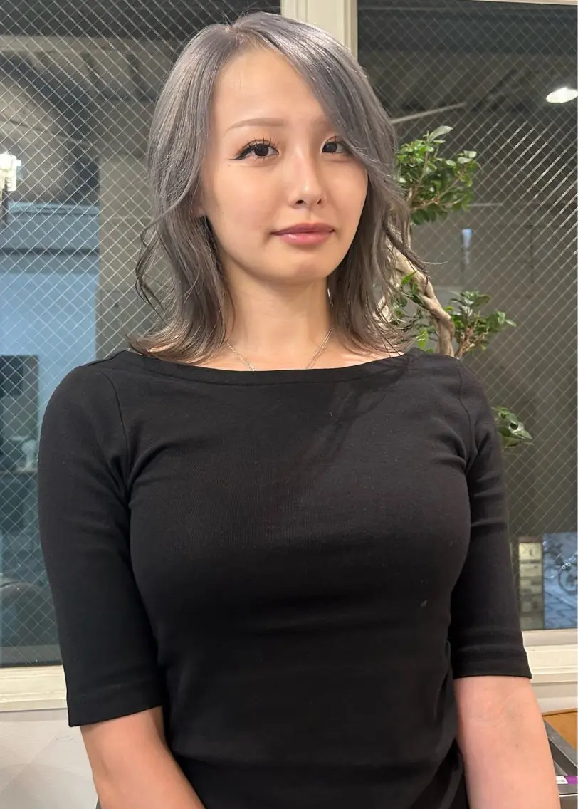 カラー ヘアカラー ユイ コハルのヘアスタイル