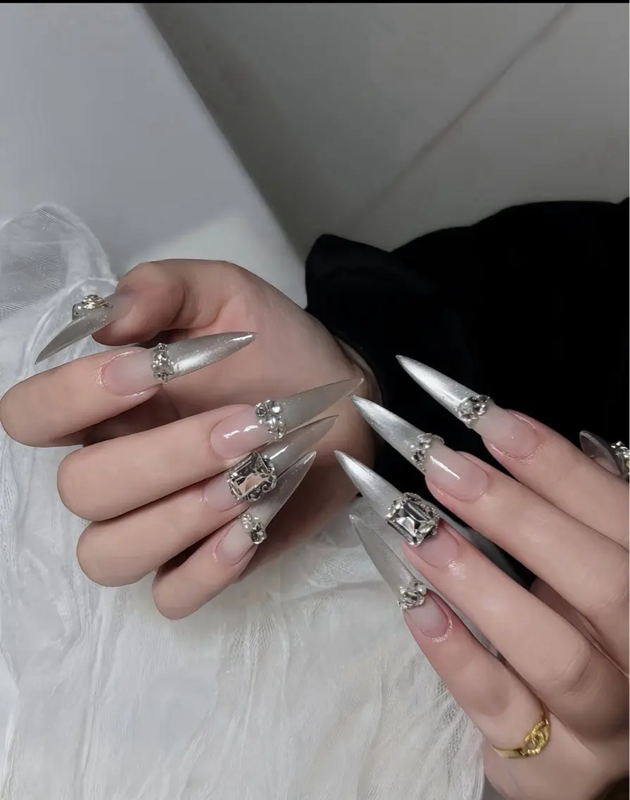 ネイル アートネイル チークネイル ドット フットネイル フレンチネイル ハンドネイル 🌱Rina🎀 Mikaのネイルデザイン