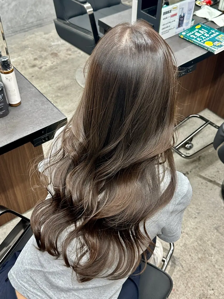 カラー グレージュ オリーブグレージュ オリーブグレー カット ヘアカラー トリートメント 透明感/ダブルカラー レイヤー/ユウゴのヘアスタイル