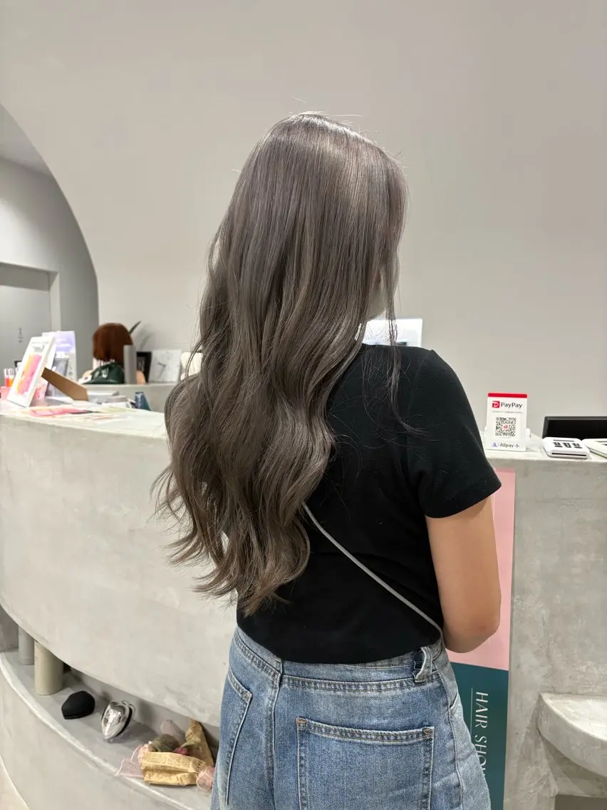 ロング カラー メンズ メンズハイトーン ダブルカラー ハイトーンカラー シルバー ヘアカラー 濵﨑 未桜のヘアスタイル
