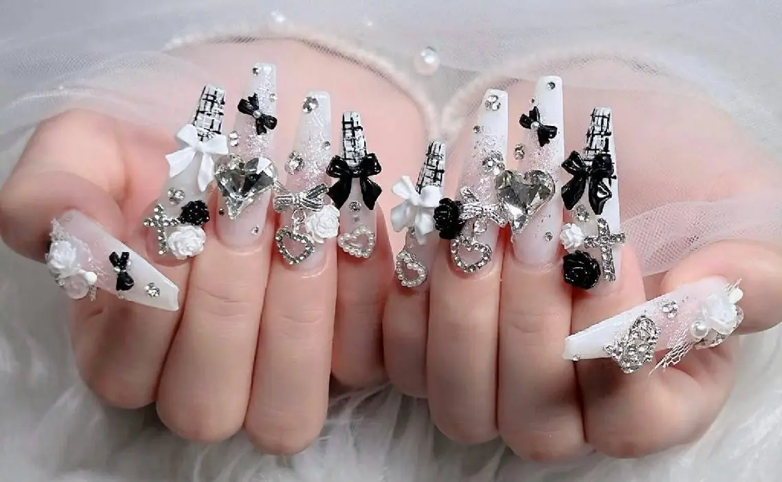 ネイル チークネイル フレンチネイル キラキラネイル 韓国ネイル マグネットネイル ハンドネイル Buruberii hbaby nailのネイルデザイン