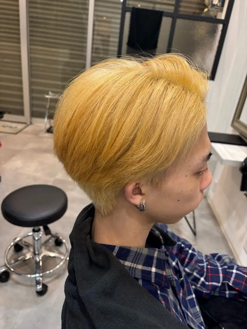 ショート カラー メンズ メンズブリーチ ブリーチ ブロンド 河面 咲良のヘアスタイル