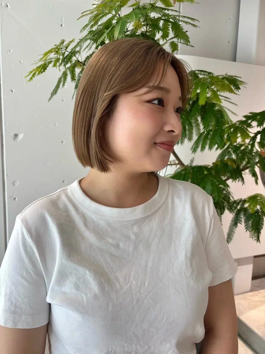 カラー 岡あかね ブリーチ なし透明感ベージュのヘアスタイル