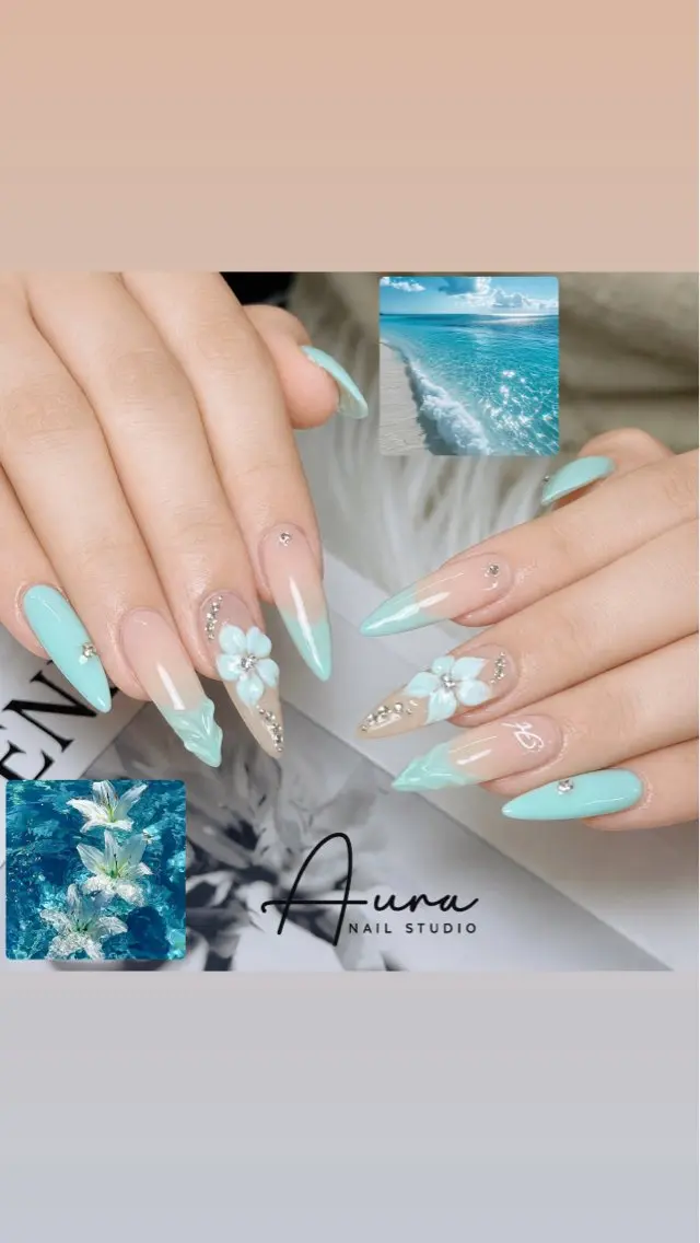 ネイル アートネイル フラワーネイル フレンチネイル キラキラネイル 水色 ハンドネイル Aura Nail Studioのネイルデザイン